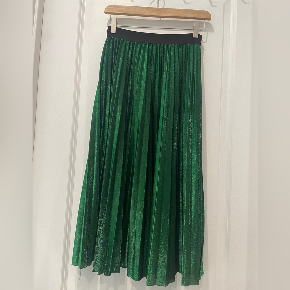 Metallic Emerald Pleated Maxi Skirt with Elastic Waistband